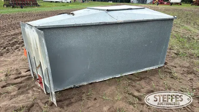 Fertilizer tender tank