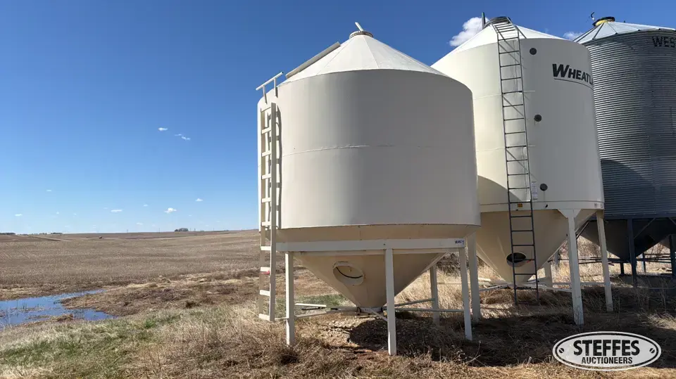 Trail-Rite FB50 hopper bin