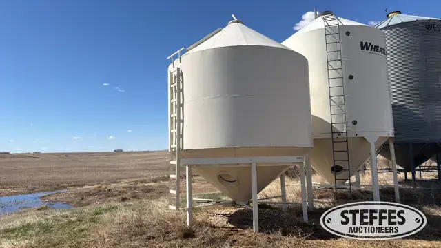 Trail-Rite FB50 hopper bin