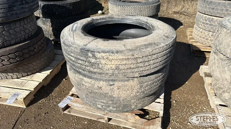 (3) 11R24.5 tires Truck Tire