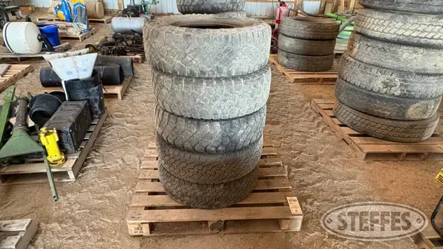(5) 265/75R18 tires