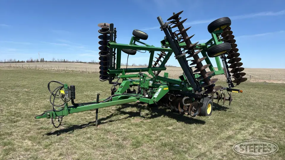 John Deere 637 Disc