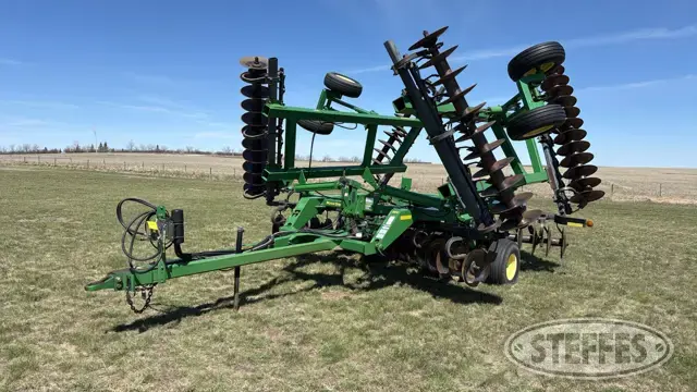 John Deere 637
