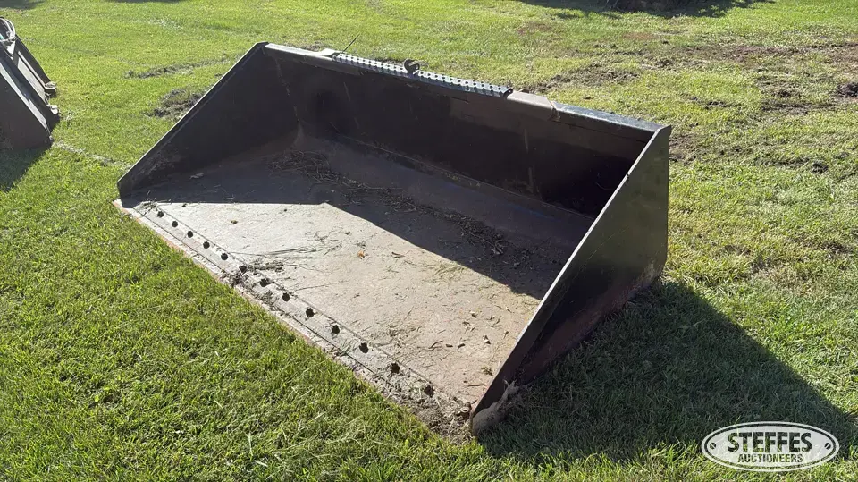 Quality Welding skid steer bucket