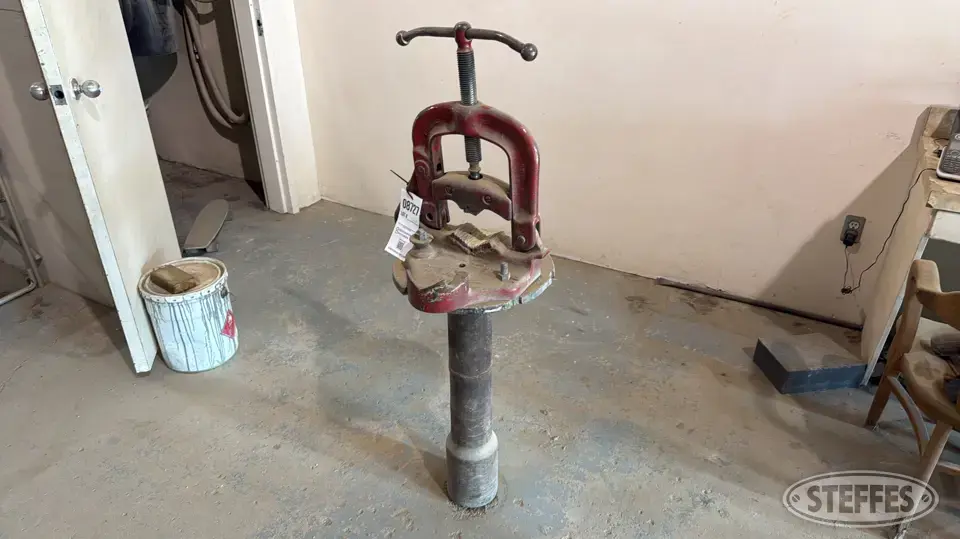 Ridgid yoke pipe vise General Tools and Shop Supply