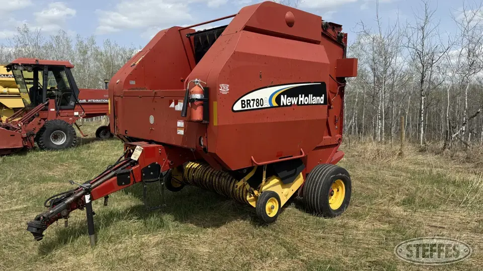 2007 New Holland BR780A Round Baler