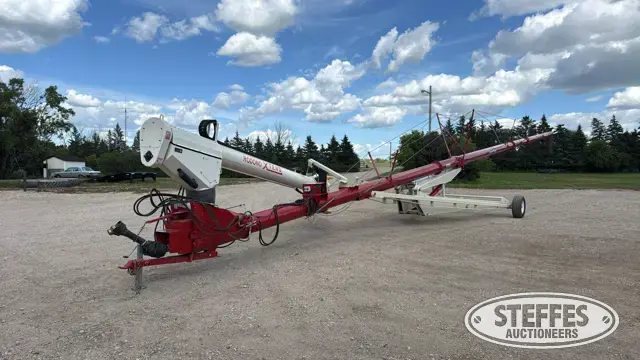 Buhler Farm King 1395