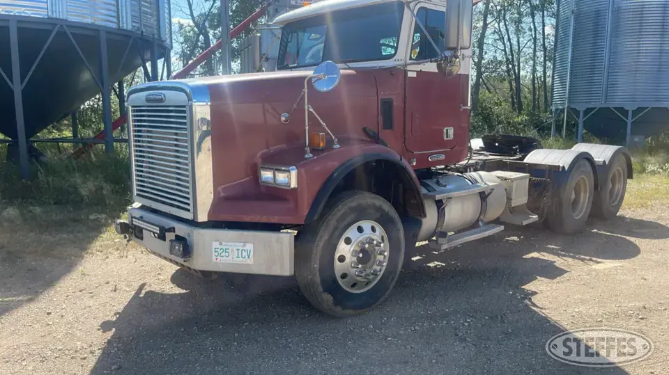 2005 Freightliner FLD120SD Conventional Truck without Sleeper