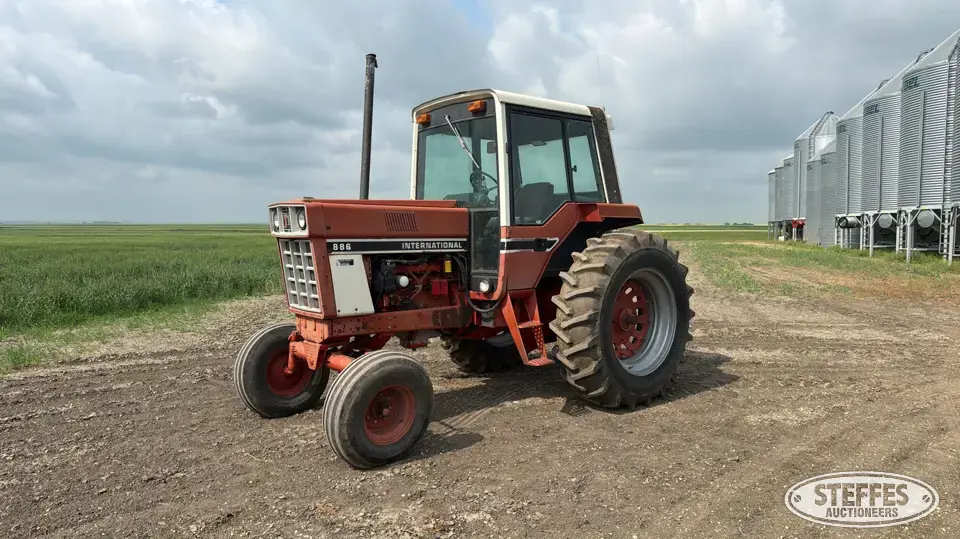1980 International 886 2WD Tractor