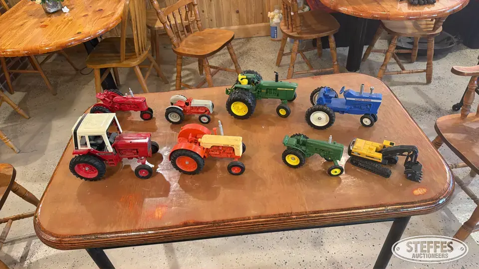 (7) Diecast tractors Toy