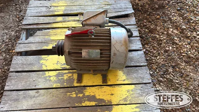 Toshiba B0104FFF283 electric motor