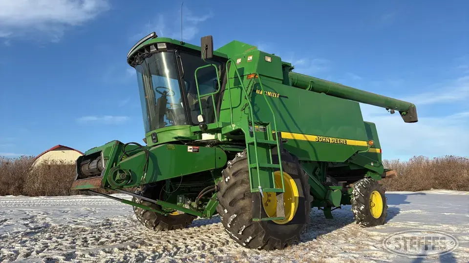 1998 John Deere 9610 Combine