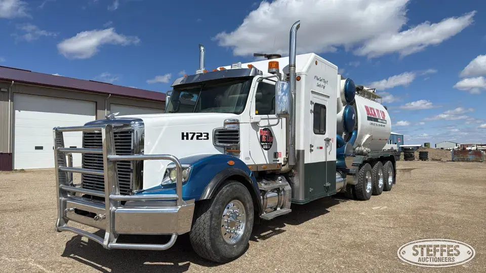2011 Freightliner Coronado Hydrovac Truck