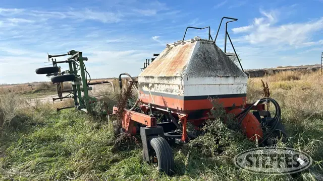John Deere 1610