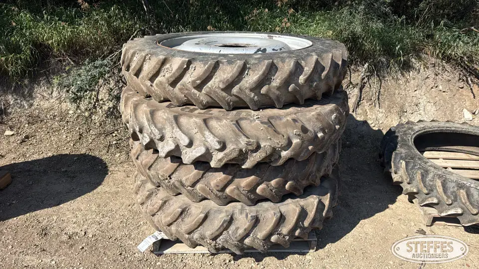 (4) 320/90R46 tires Construction Equipment Tire