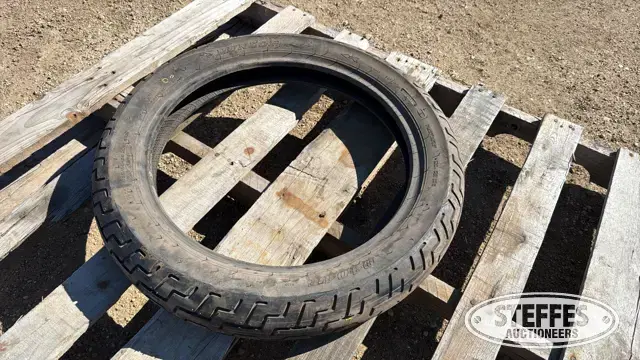 (1) Dunlop 110/90-18 motorcycle tire