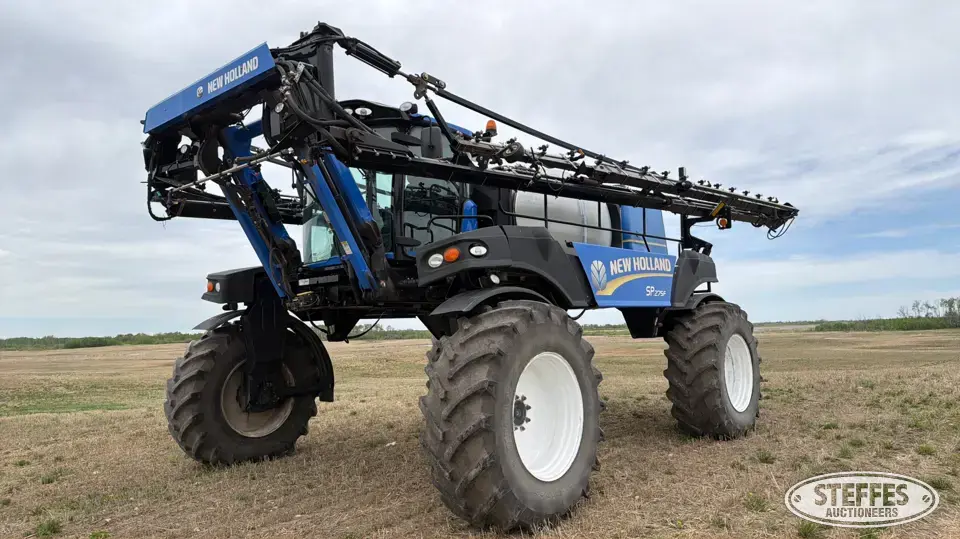 2013 New Holland SP.275F Self-Propelled Sprayer