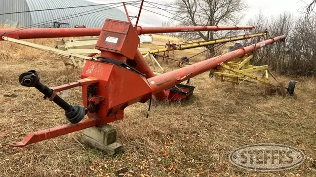 Buhler Farm King 1060