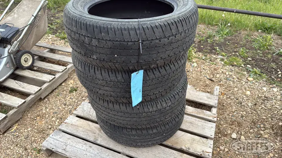 (4) Firestone 225/55R17 tires Passenger-Light Truck Tire