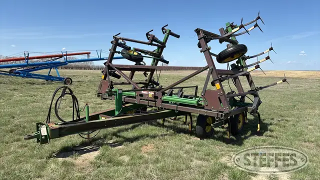 John Deere 610