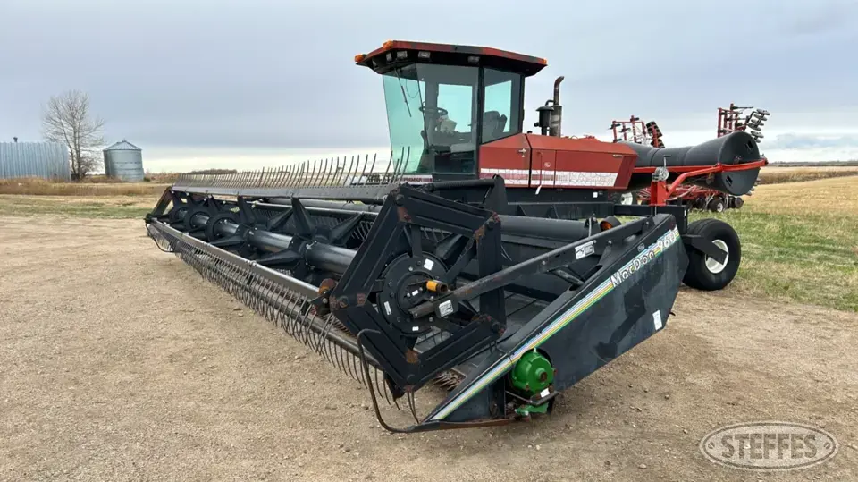 1998 Premier 2920 Self-Propelled Swather