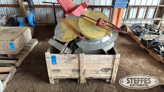 Grain bin lids