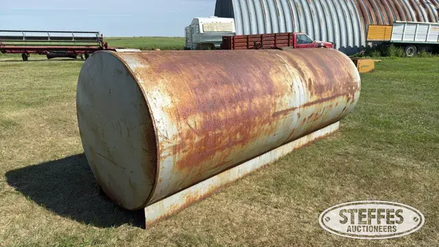 1,000 gal. horizontal fuel tank