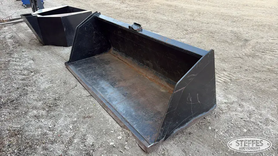 Skid steer bucket