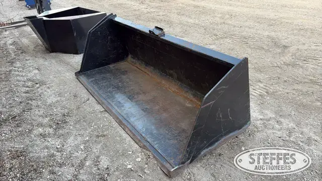 Skid steer bucket