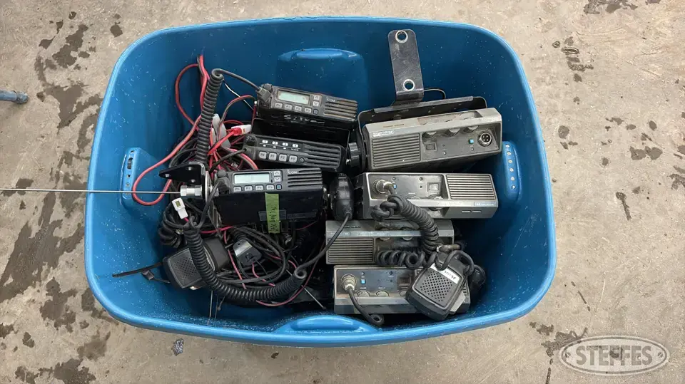 (7) 2-way radios Business Band Radio
