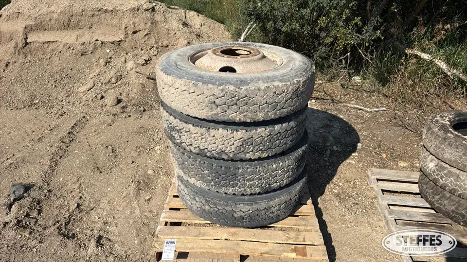 (4) Hankook 11R24.5 tires Truck Tire