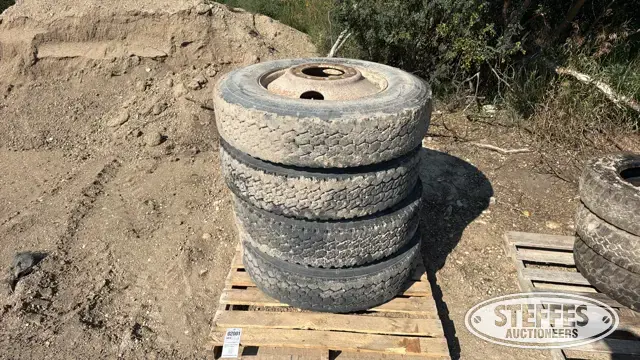 (4) Hankook 11R24.5 tires