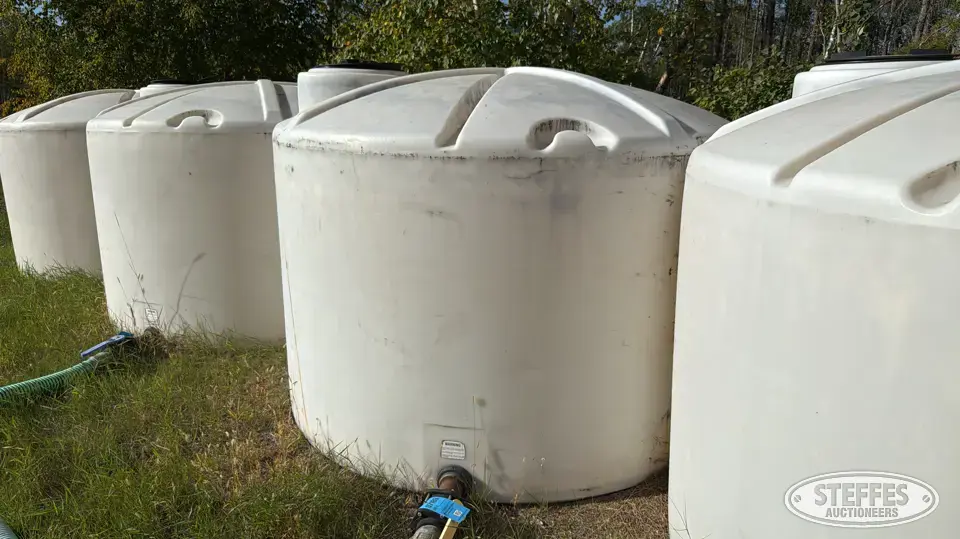1,250 gal. poly water tank Poly Tank