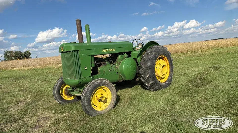 1952 John Deere AR Collectible Tractor