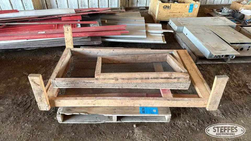 (3) Fertilizer screens Farm Support Item