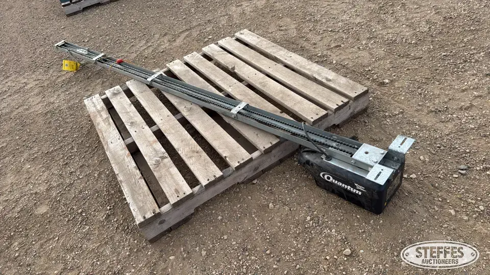 Quantum garage door opener Shop Equipment-Other