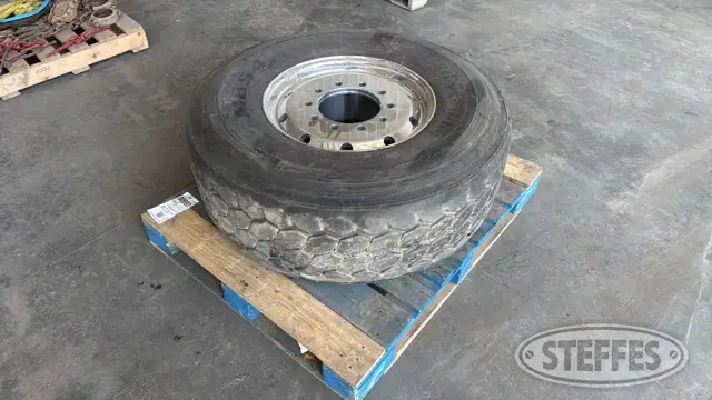 (1) Bridgestone M854 425/65R22.5 tire