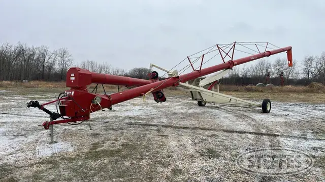 Buhler Farm King 1370