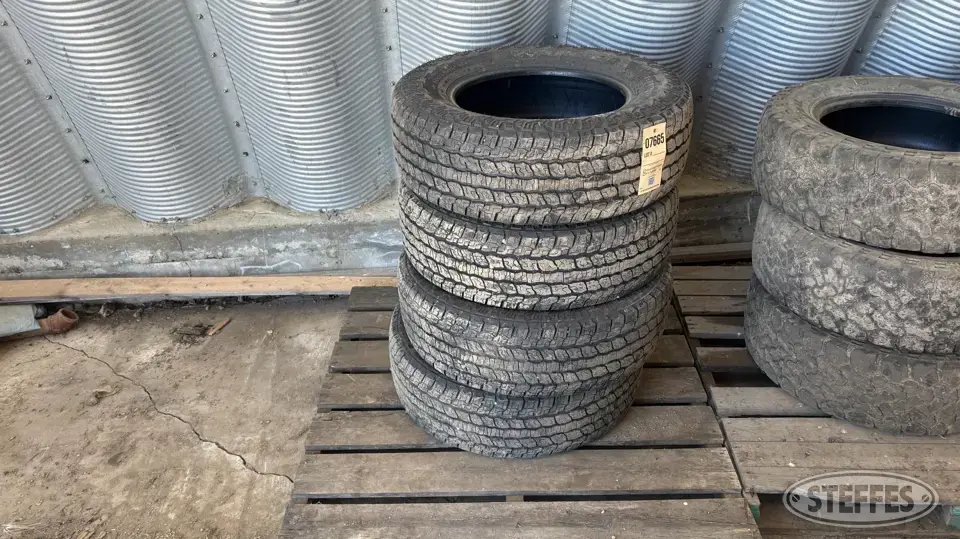 (4) Goodyear Wrangler 265/65R18 tires Passenger-Light Truck Tire