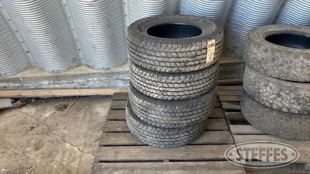 (4) Goodyear Wrangler 265/65R18 tires