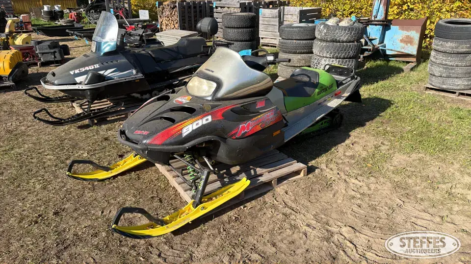 Arctic Cat Mountain Cat 800 Snowmobile