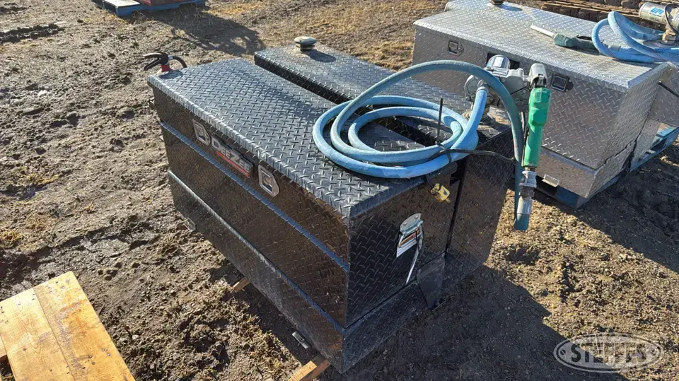 DeeZee approx. 100 gal. transfer tank & toolbox Fuel Tank