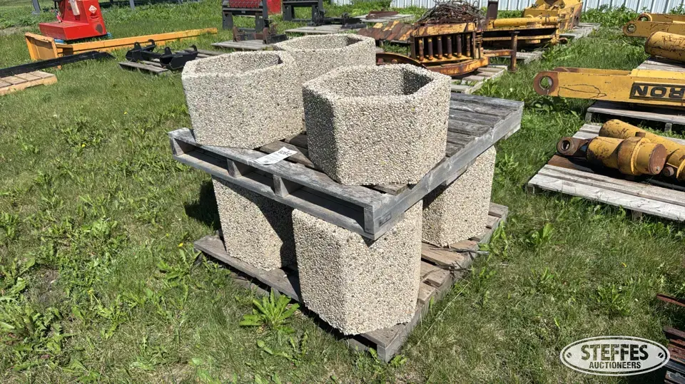 (7) Concrete flower beds Landscaping Equipment-Other