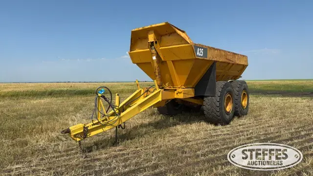 Off-road tandem axle dump trailer