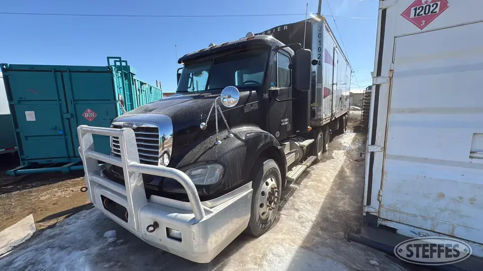 2010 Freightliner Columbia Conventional Truck without Sleeper