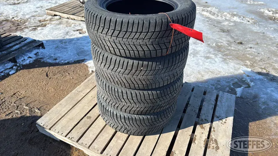 (4) Continental Winter Contact 215/60R16 tires Passenger-Light Truck Tire