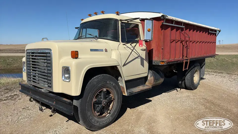 1977 International Loadstar 1600 Grain Truck