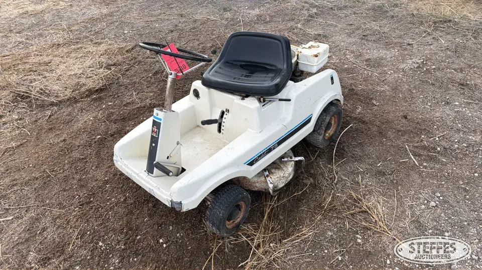 International Cadet 75 Lawn Tractor