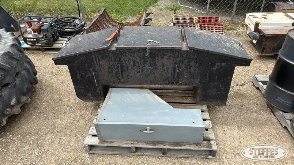 (2) Toolboxes Storage and Bench