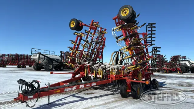 2005 Bourgault 5710